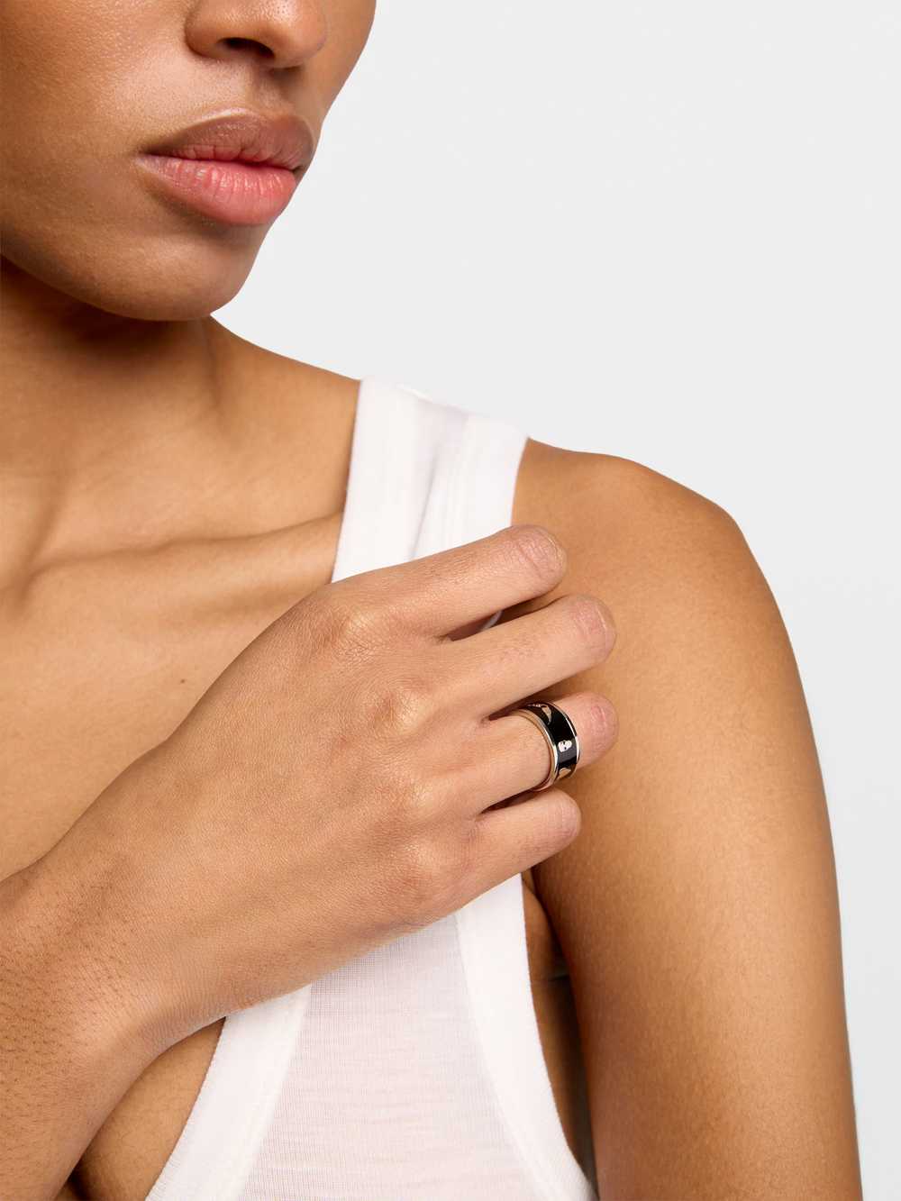 OWJW01795_BLACK_SILVER_ADDI_4_69e8e98c51c52.jpg Zadig&Voltaire ZV Ring, Black Silver.